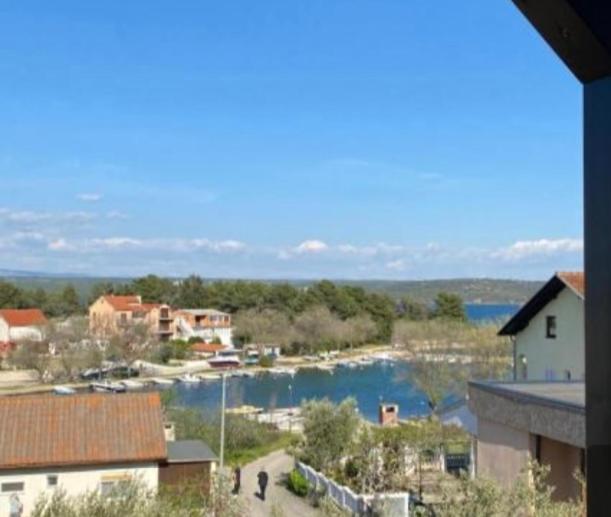 Apartment Raslina ภายนอก รูปภาพ